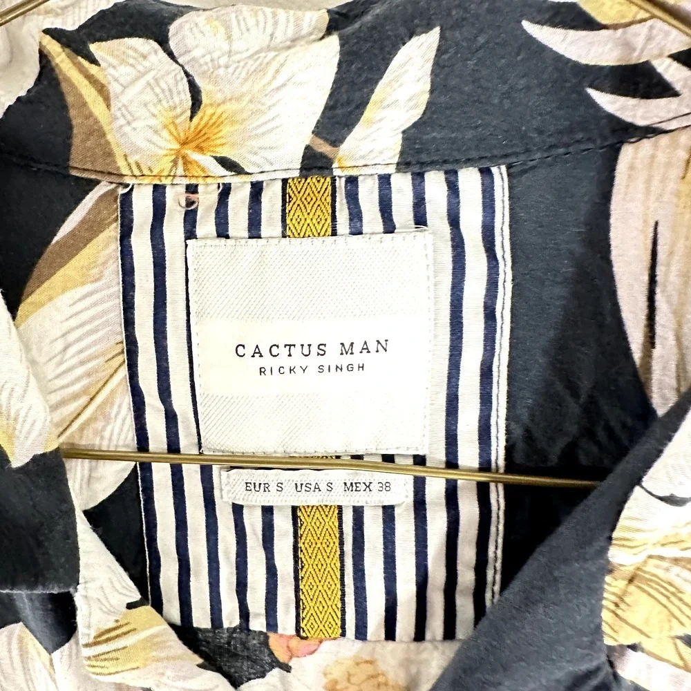 Men's  Hawaiian Floral Cactus Man Ricky Singh Shirt Size Small Button Down - Picture 3 of 5